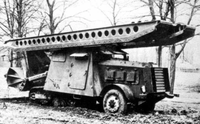 G-nie-Pont-mobile-SOMUA-1937.jpg