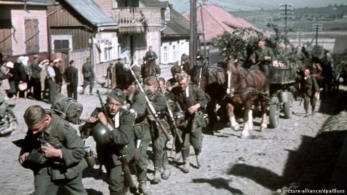 German troops entering Russland Operation Barbarossa 1941.jpg