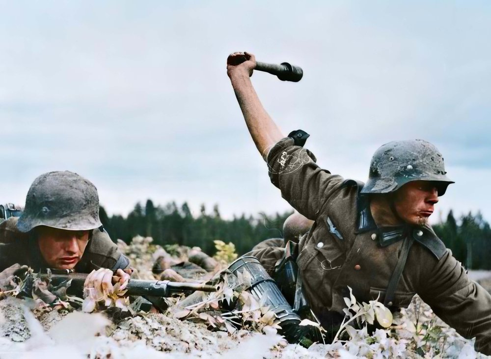 German_troops_in_Russia,_1941_-_NARA_-_540155-topaz-enhance-4x-faceai.jpg