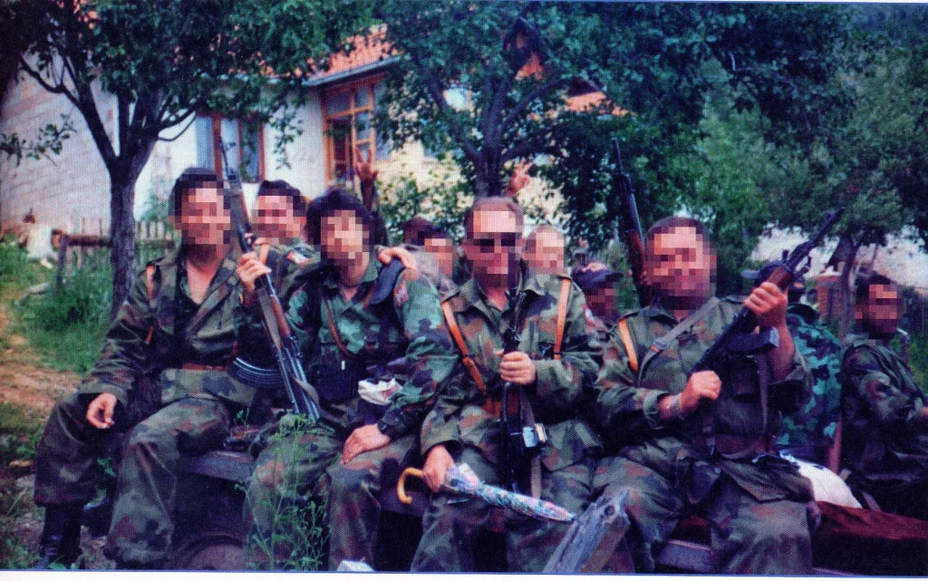 Greek volunteers on their way to a new military mission.webp