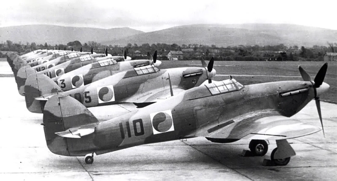 Hawker-Hurricane-I-Irish-AF-line-up-01.webp