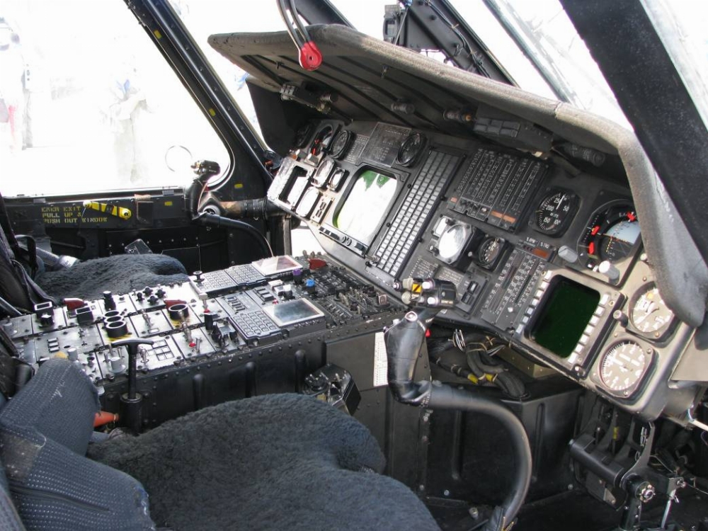 Hellenic_Navy_S-70B-6_Aegean_Hawk_cockpit.jpg