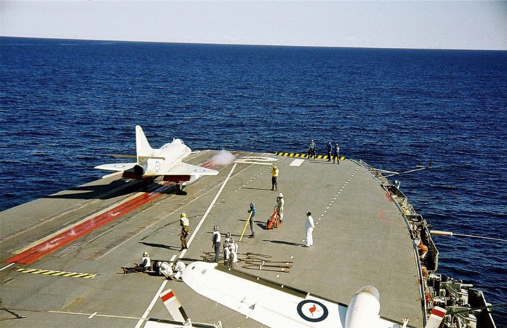HMAS-Melbourne-R21-011a.jpg