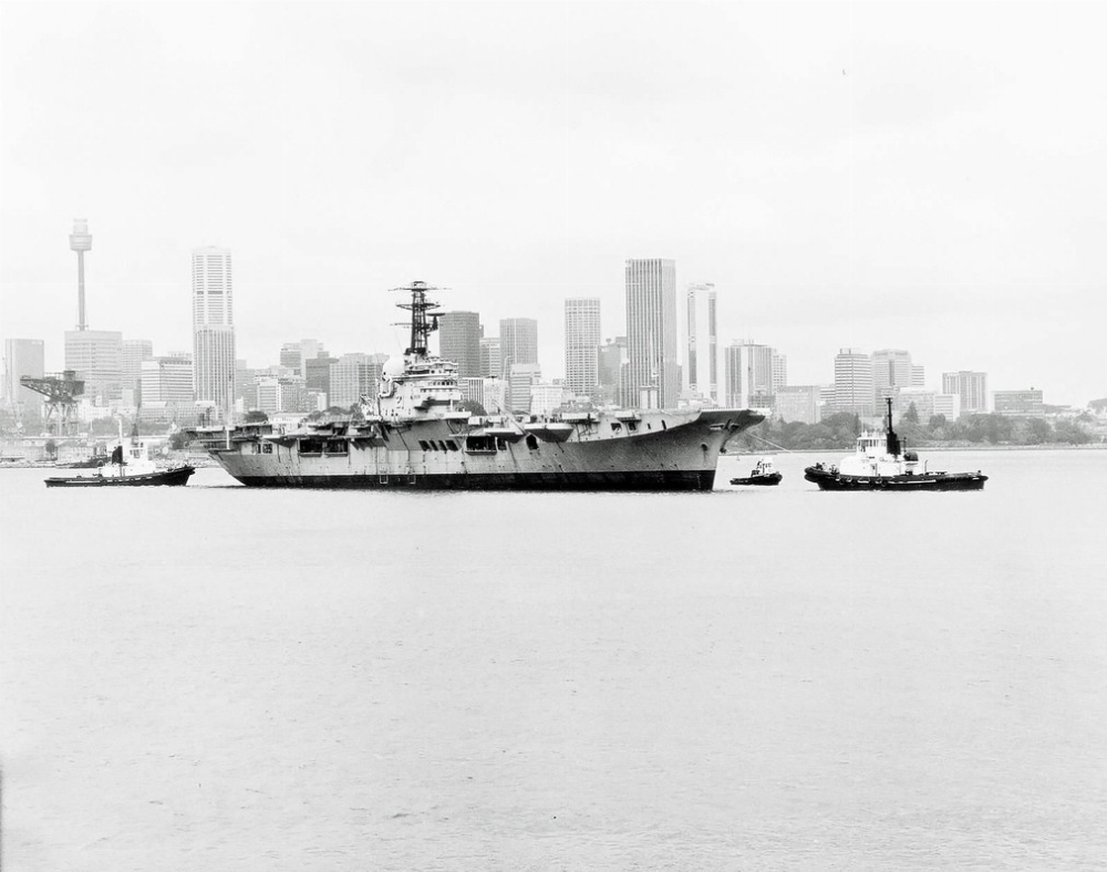 HMAS-Melbourne-R21-02a.jpg