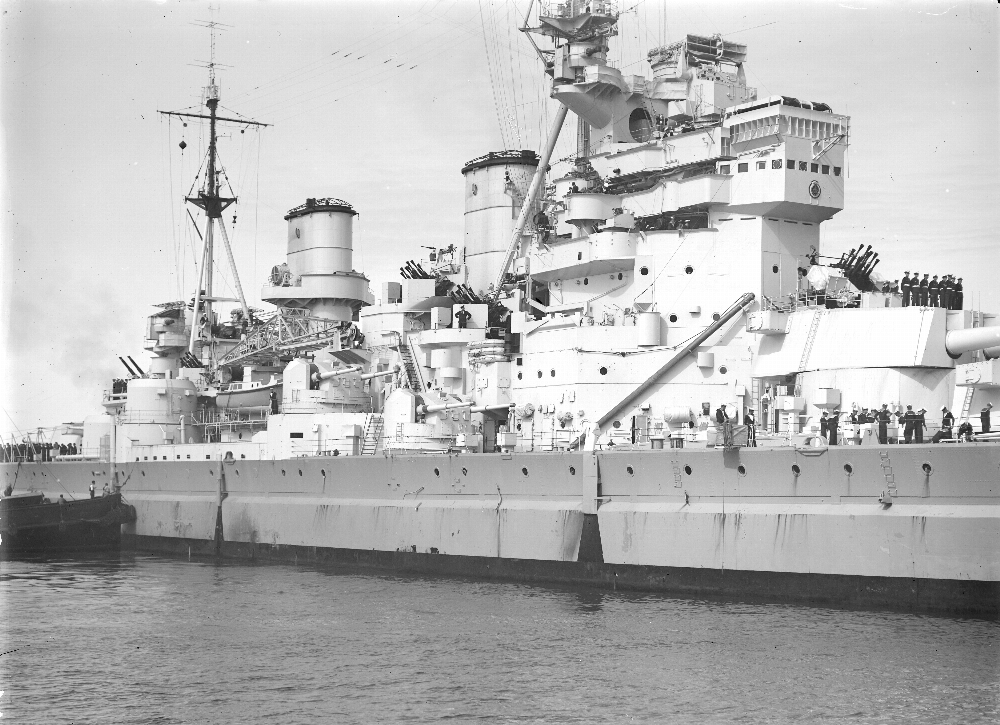 HMS_King_George_V_midships_SLV_Green.jpg