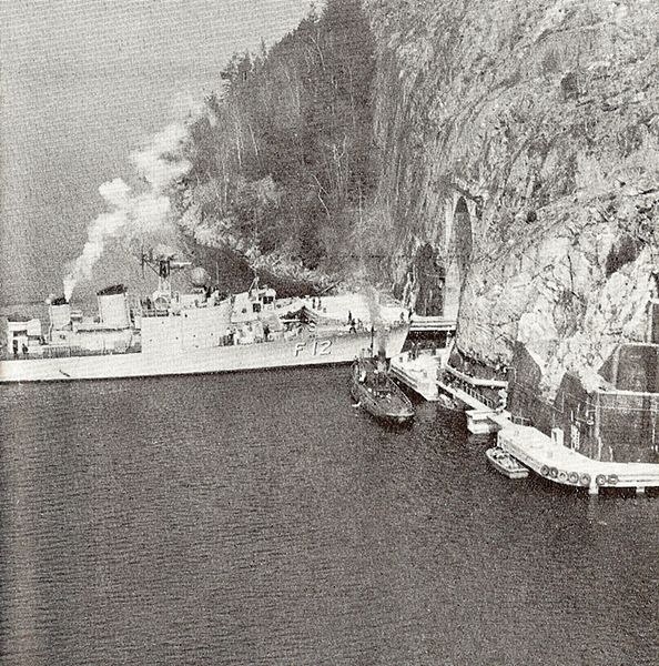 HMS_Sundsvall_in_Tunnel-MuskoNavalBase.jpg