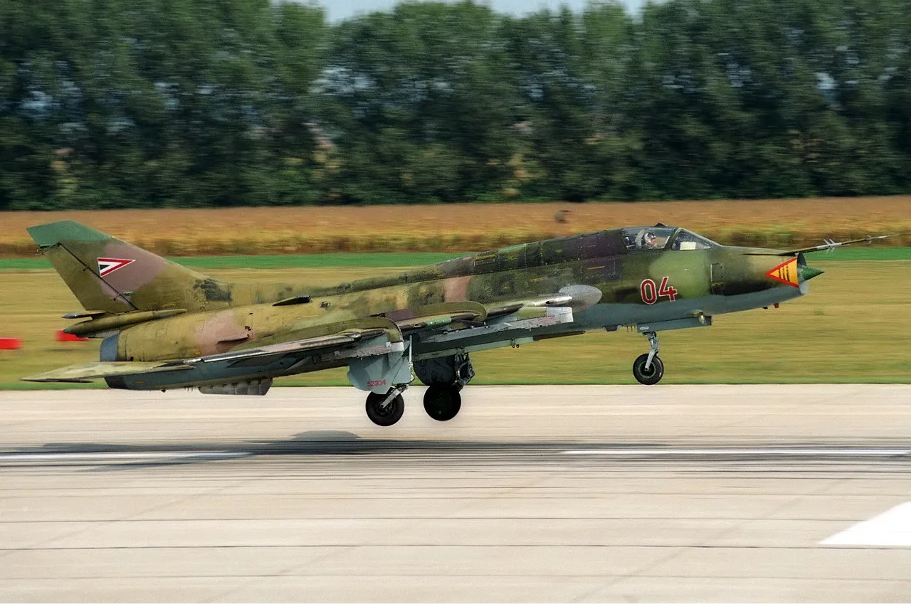 Hungarian_Air_Force_Sukhoi_Su-22M3_Lofting-1.webp