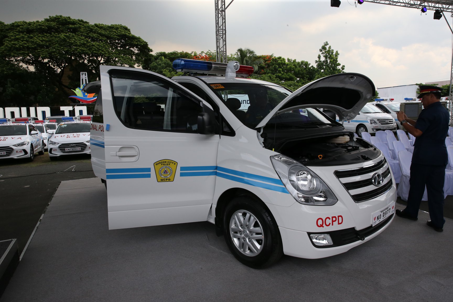 Hyundai_Grand_Starex_Police_Car_PNP.jpg