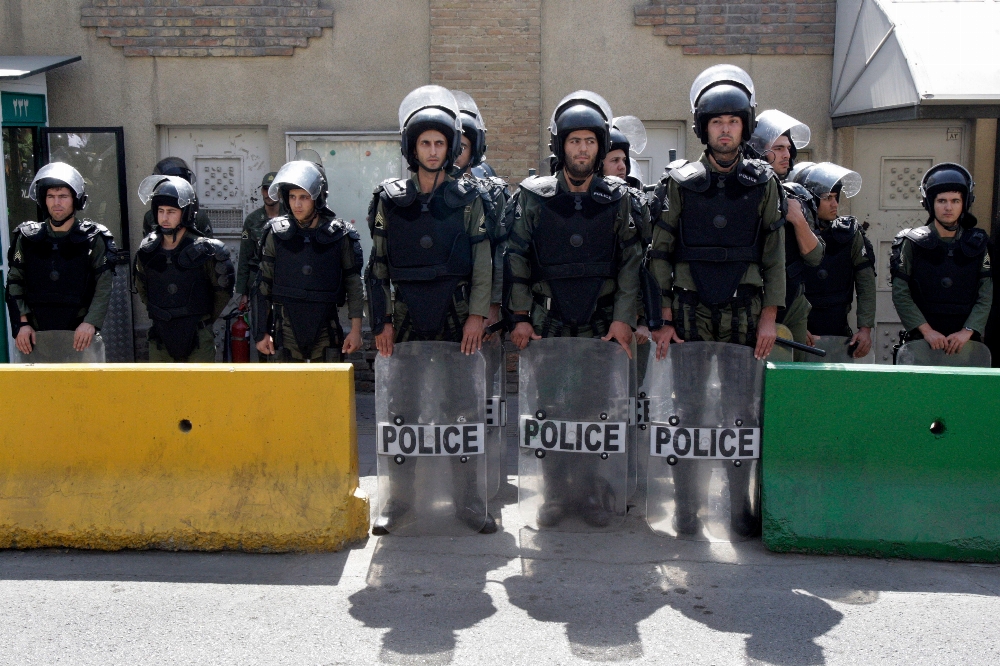 iran-iranian-riot-police.jpg