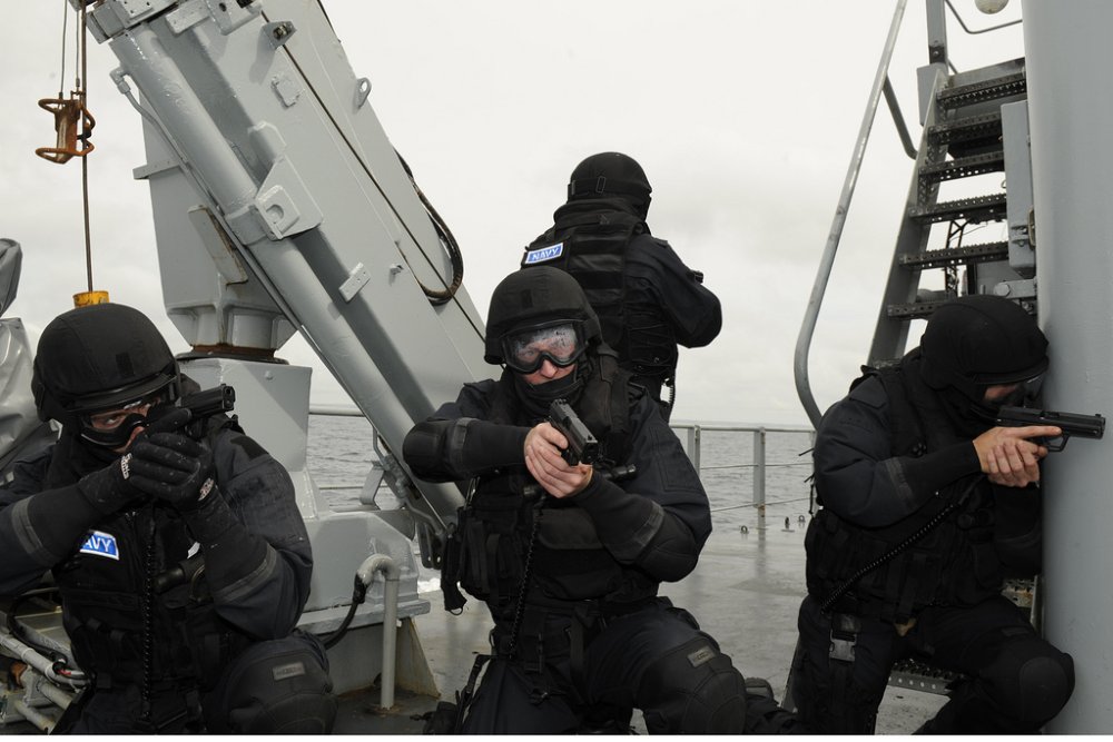 Ireland naval boarding team03.jpg