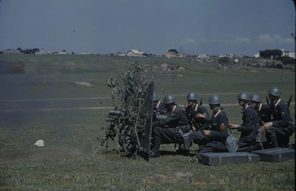 italian-troops-on-maneuvers-a007-jpg.429385