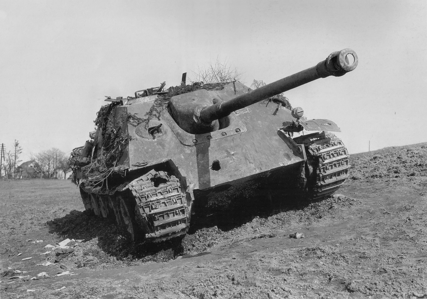 Jadgpanther_of_Panzergruppe_Hudel_March_1945.jpg