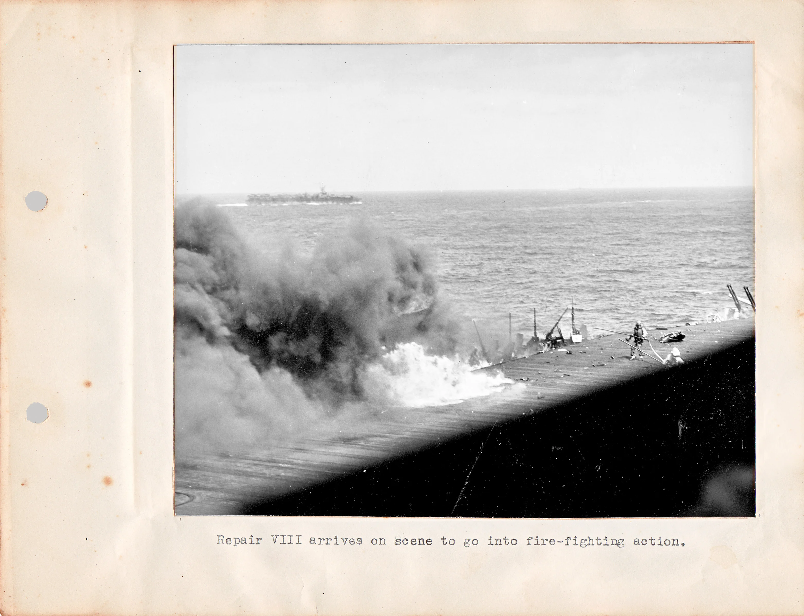 kamikaze attack against Essex off the Philippines.2 1944-45.webp