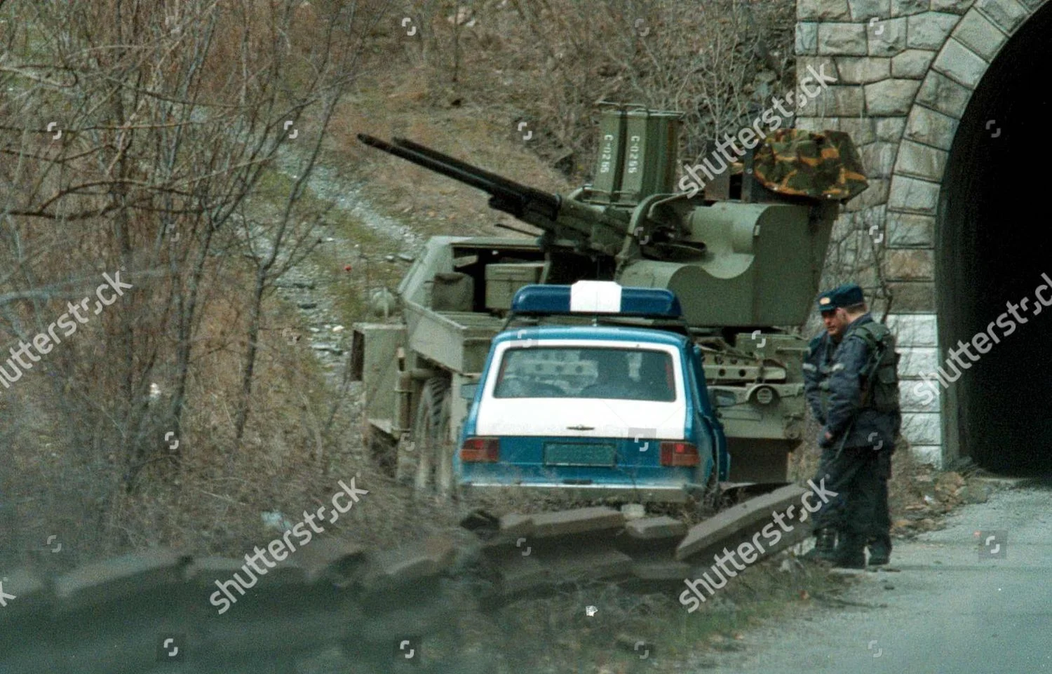 kosovo-anti-aircraft-launcher-mar-1999-shutterstock-editorial-8348458a.jpg