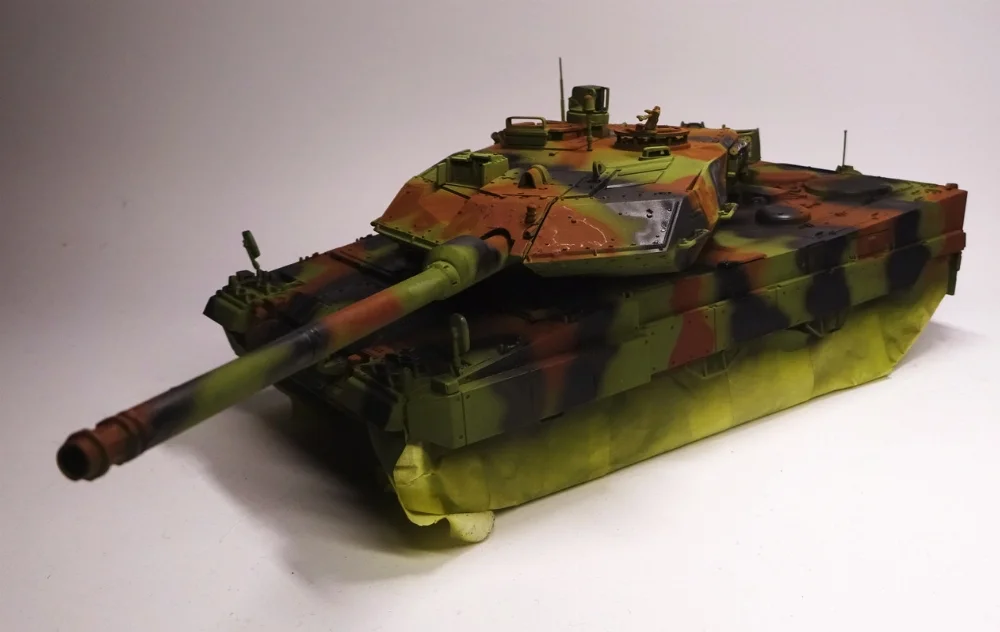 Leopard-2-A6-8-30.jpg