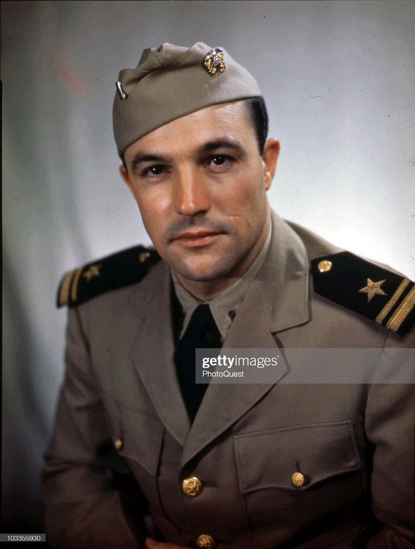 Lieutenant-JG-Gene-Kelly-1912-1996.jpg