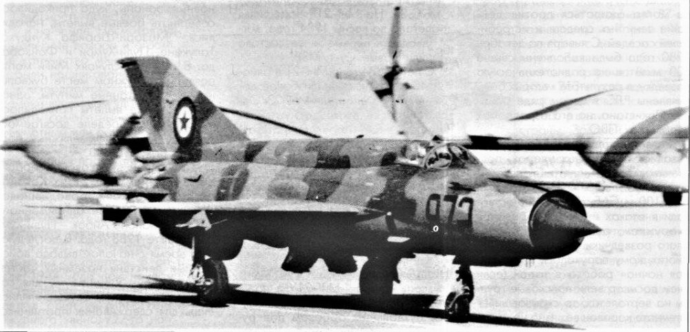 MiG-21 AAF 023, en Bagram.jpg