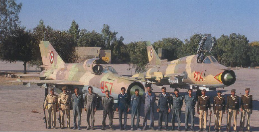 MIG-21 AAF 055 bis con Su-22M4 huidos a Pakistan, 1989.JPG