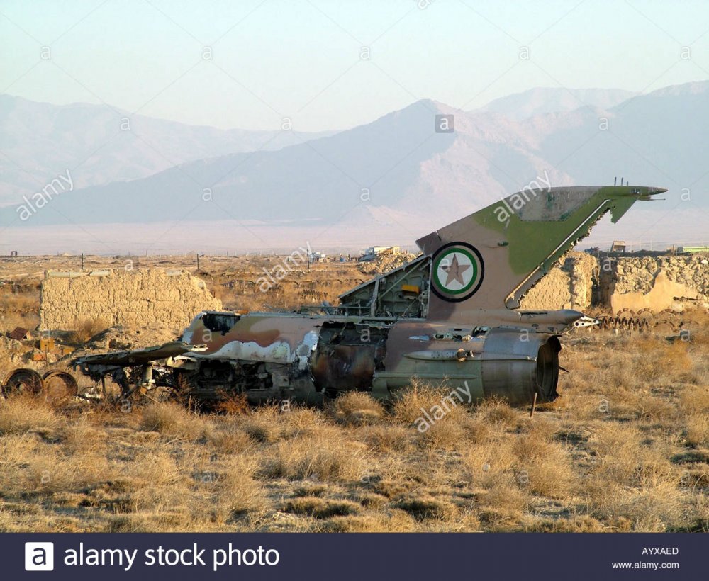MiG-21 AAF 060, PFM destruido en Bagram.jpg