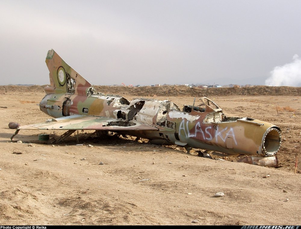MiG-21 AAF 062, PFM destruido en Bagram 23-12-2004.jpg