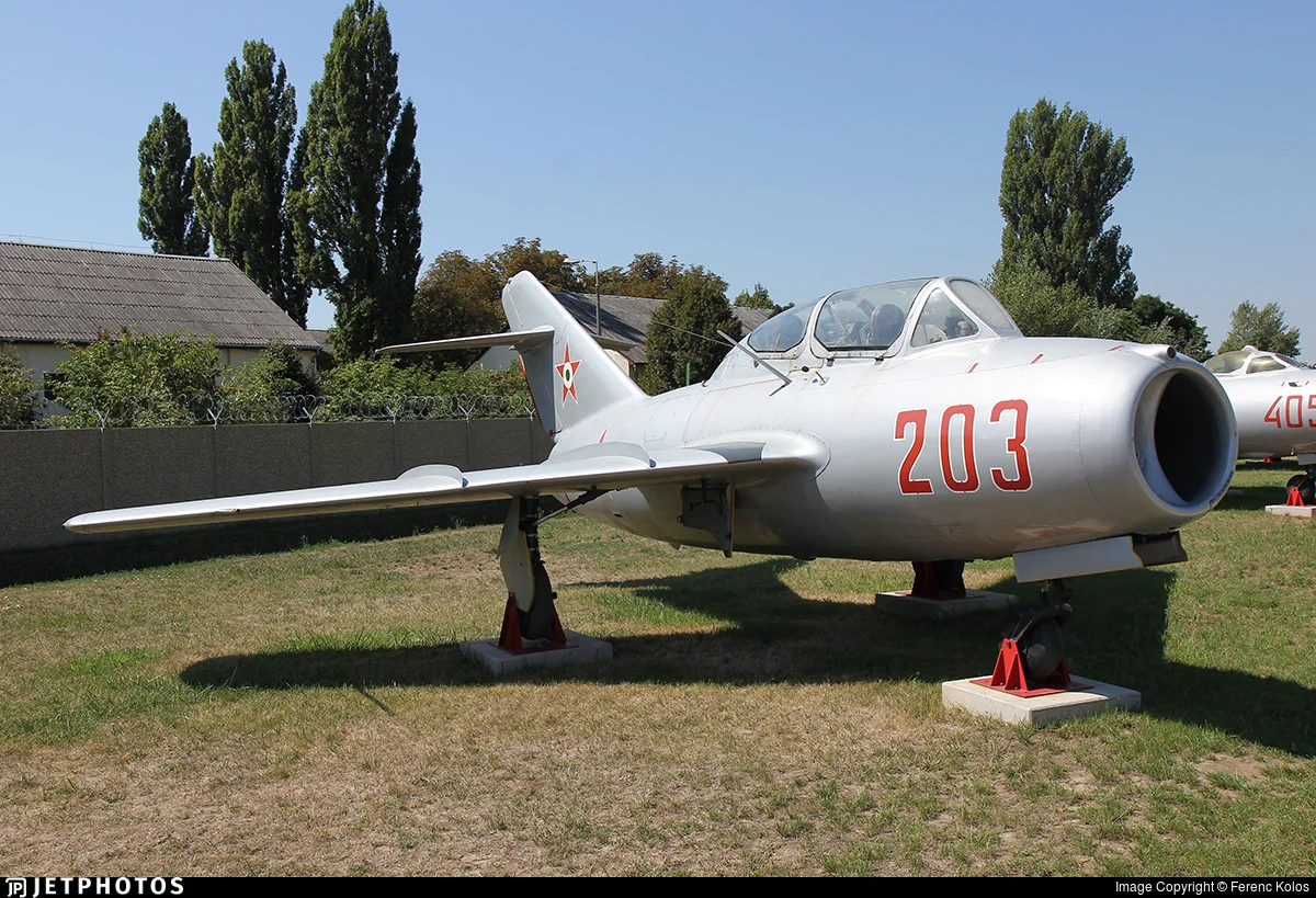 Mikoyan-Gurevich MiG-15UTI Midget.webp