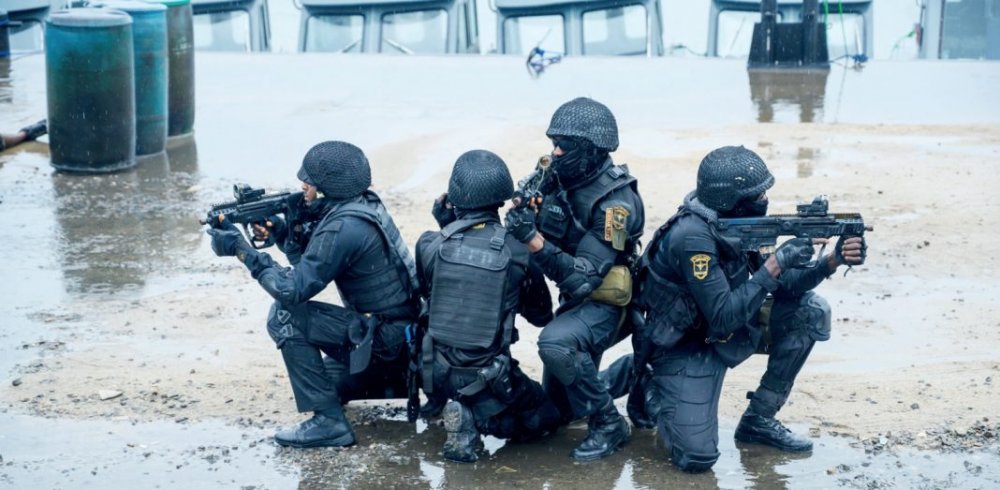 Naval-special-OPS-team-in-new-tactical-gear-during-a-drill-at-the-ceremony.-1068x523.jpg