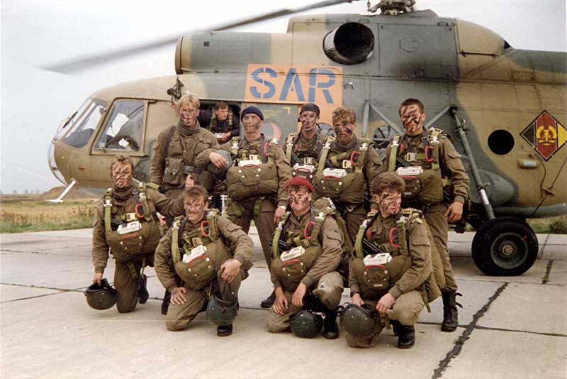 NVA paratroops late 80s (2).jpg