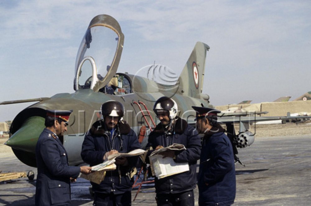 Pilotos MiG-21PF AAF .jpg