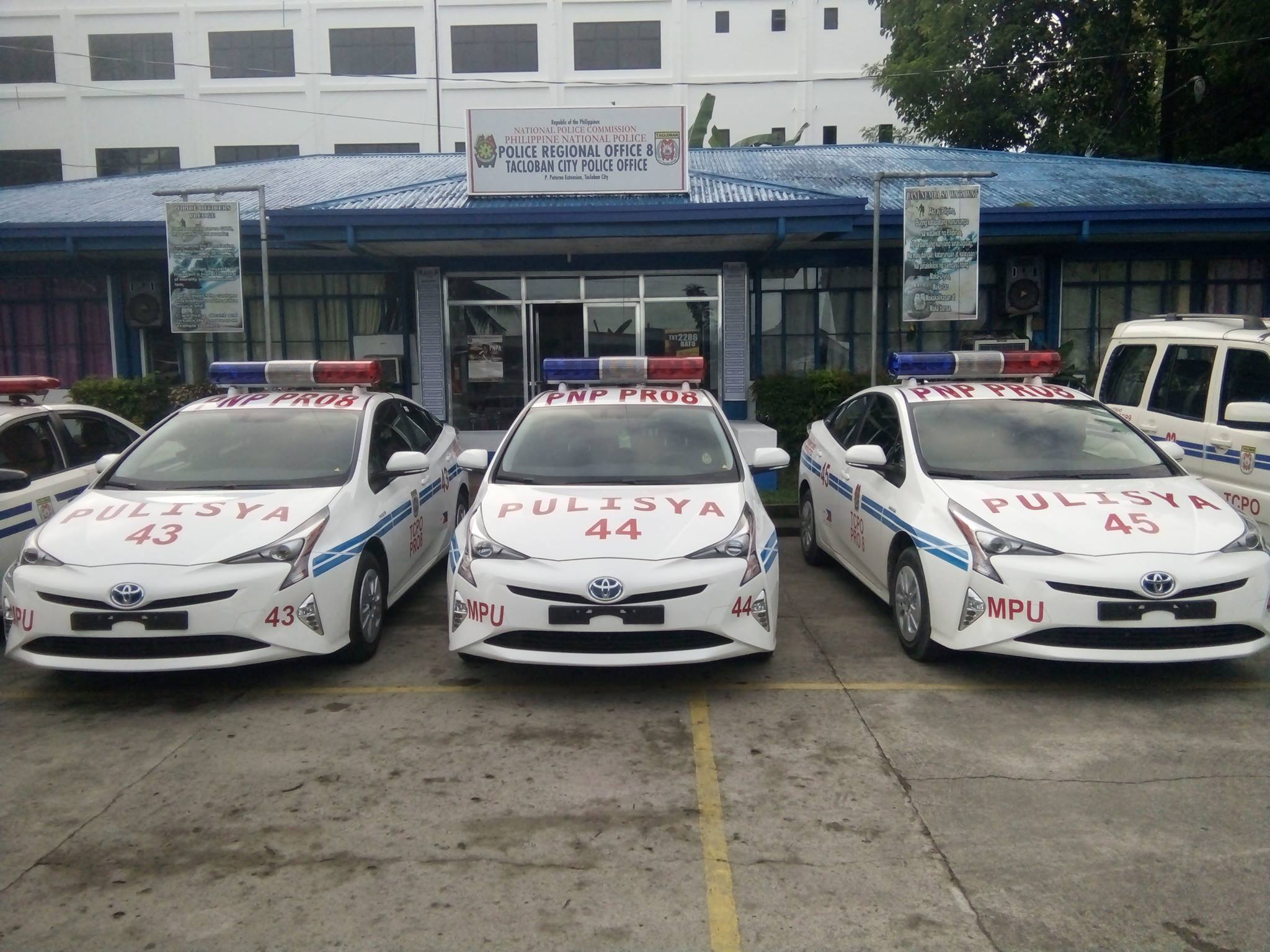 PNP_Toyota_Prius_of_Tacloban_City_Police_Office.jpg