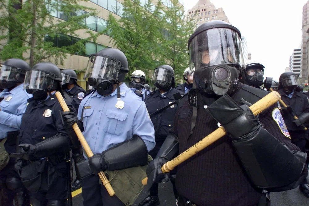 police-militarization-ferguson-07a.webp