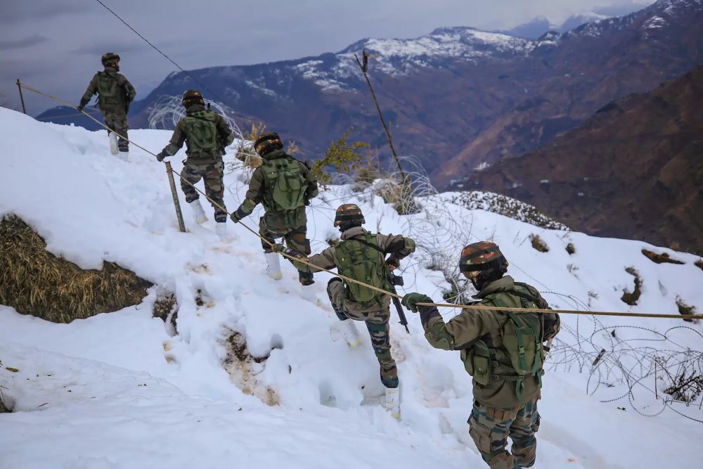 poonch-army-jawans-patrol-near-the-snow-covered-loc-in-poonch-pti-photo-.jpg