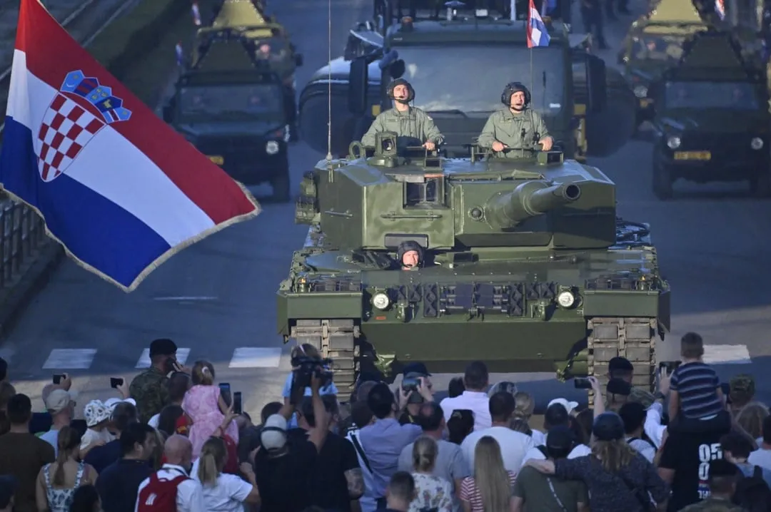 rd-2a4s-at-todays-military-parade-v0-ql7ajgzhv9gf1.webp