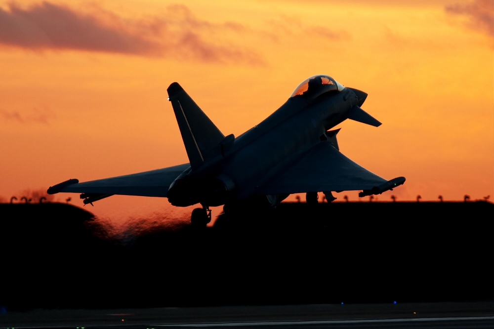 rofighter_typhoon_seen_landing_at_sunset_in_the_uk.jpg
