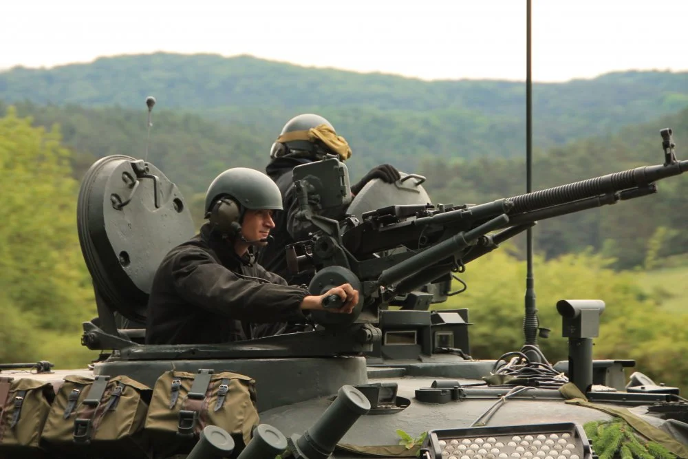Romanian_tanks_attack_during_Combined_Resolve_II_(14095591407).webp