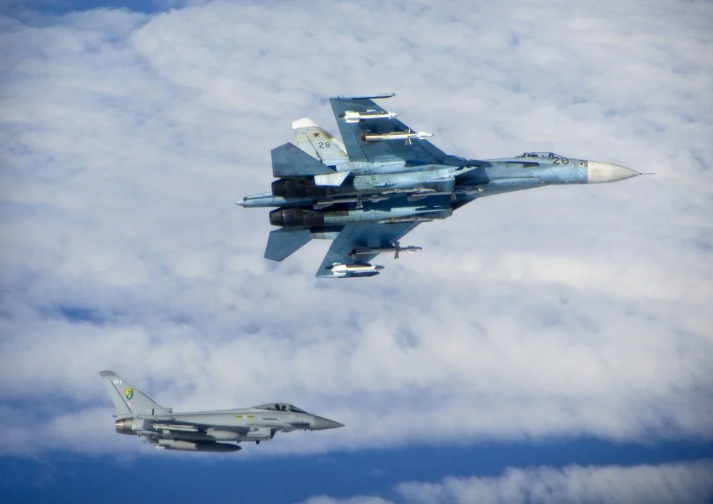 Russian_SU-27_Flanker_with_RAF_Typhoon_MOD_45157730.webp