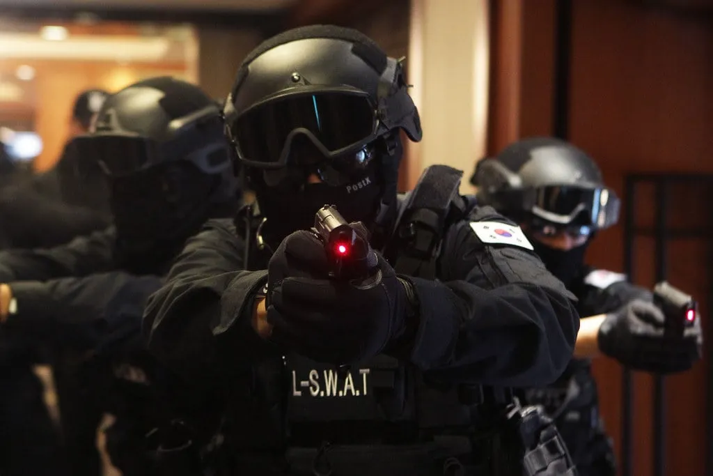 south-korea-swat-v0-ing7s9ribpgd1.webp