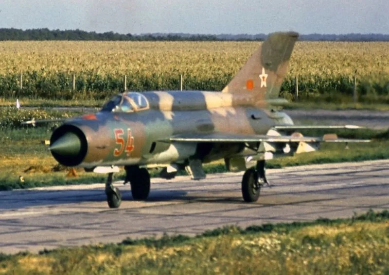 Soviet MiG-21bis (54 red) fitted with R-13M launcher taxiing.webp