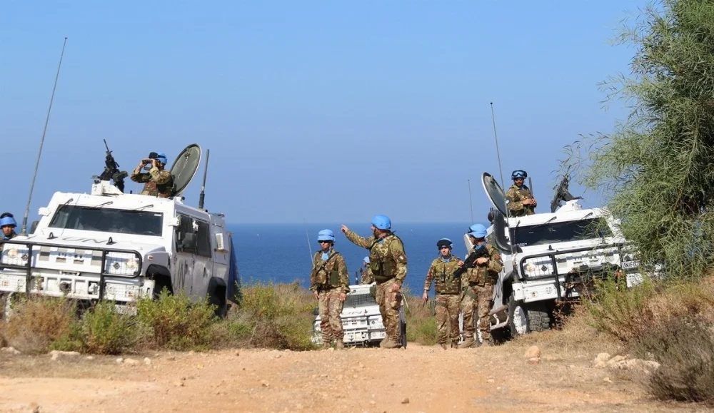 squad_commander_giving_orders_for_next_mission.webp