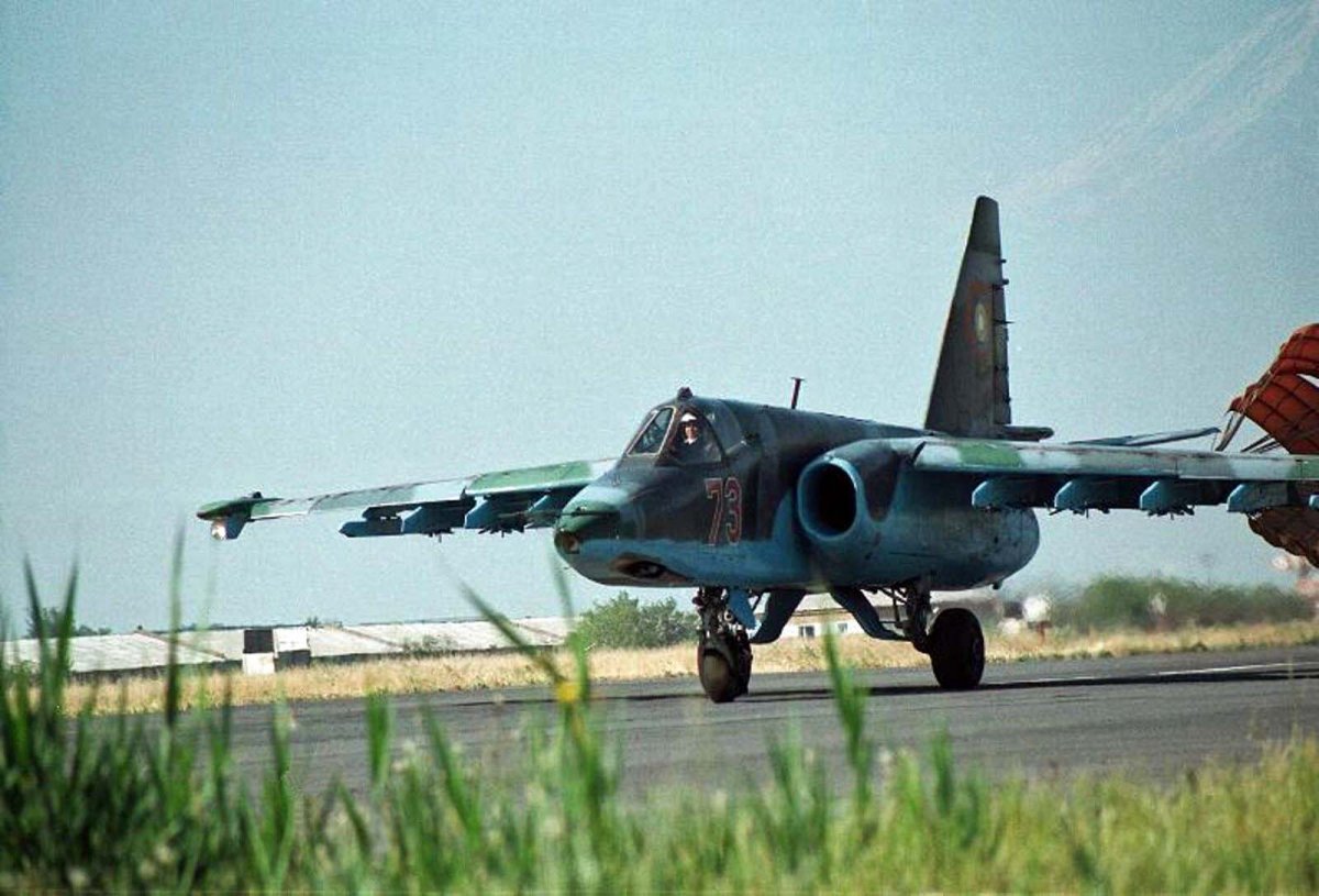 SU-25B Frogfoot-A  73     Gyumi    2004.JPG