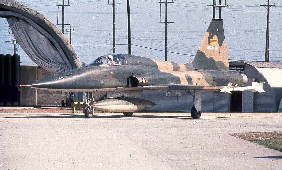 SVAF F-5A (63-8426) taxiing.jpg