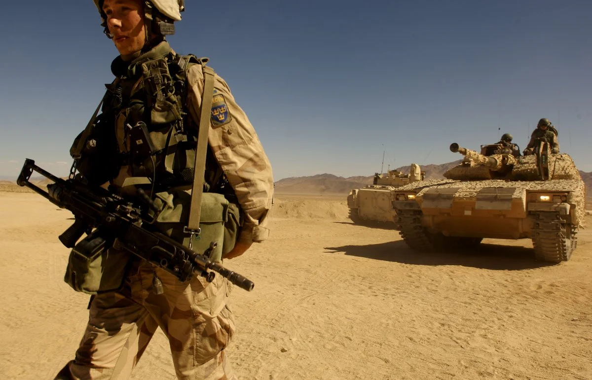 Swedish_pvt_and_CV90-40C_in_California.webp