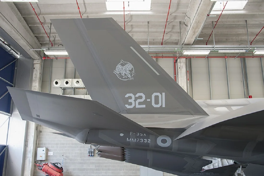 Tail-Flash-IT-F35.jpg