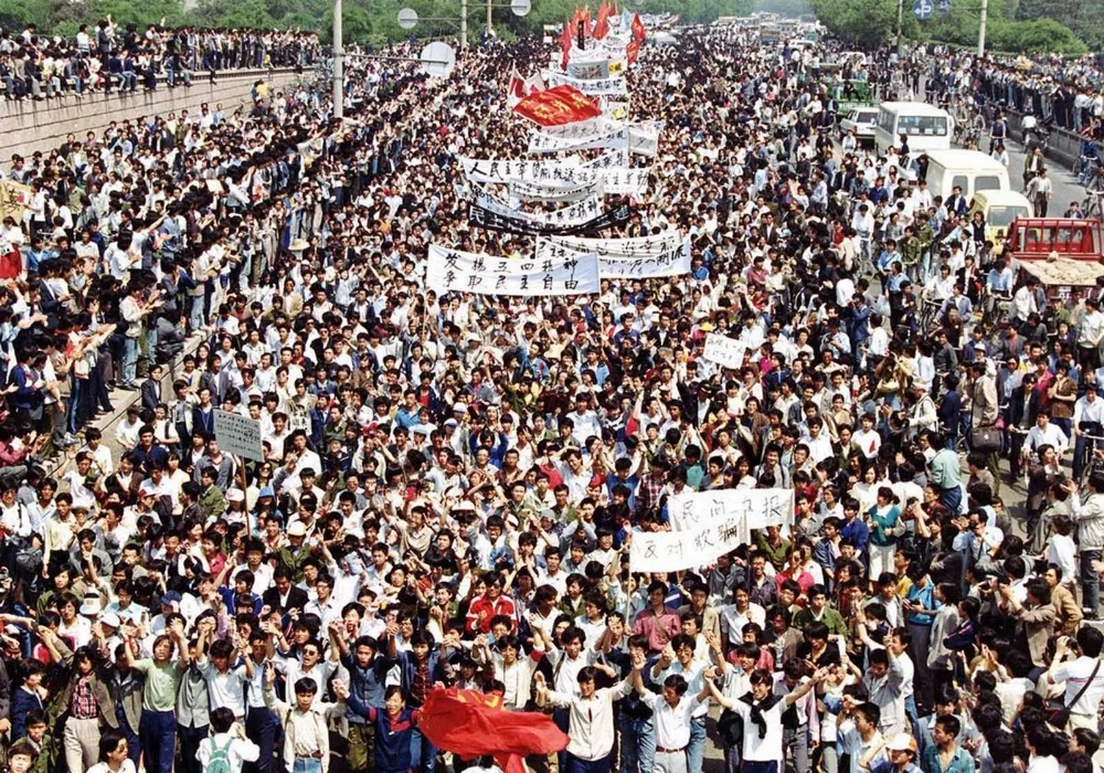 Tiananmen_Square_protests_1989%2B%25283%2529.webp