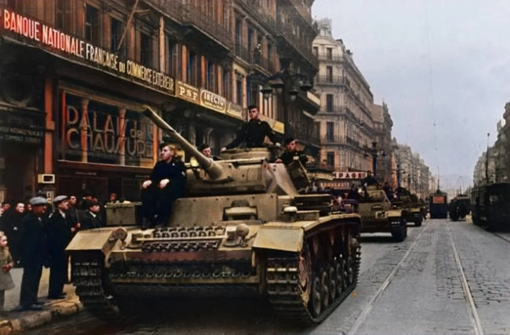 Tropas acorazadas alemanas entrando en Marsella. Noviembre de 1942.webp