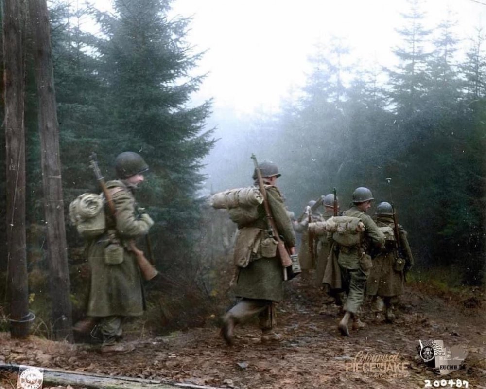 US 82nd Airborne move through the fog in the Ardennes in December of 1944.jpg