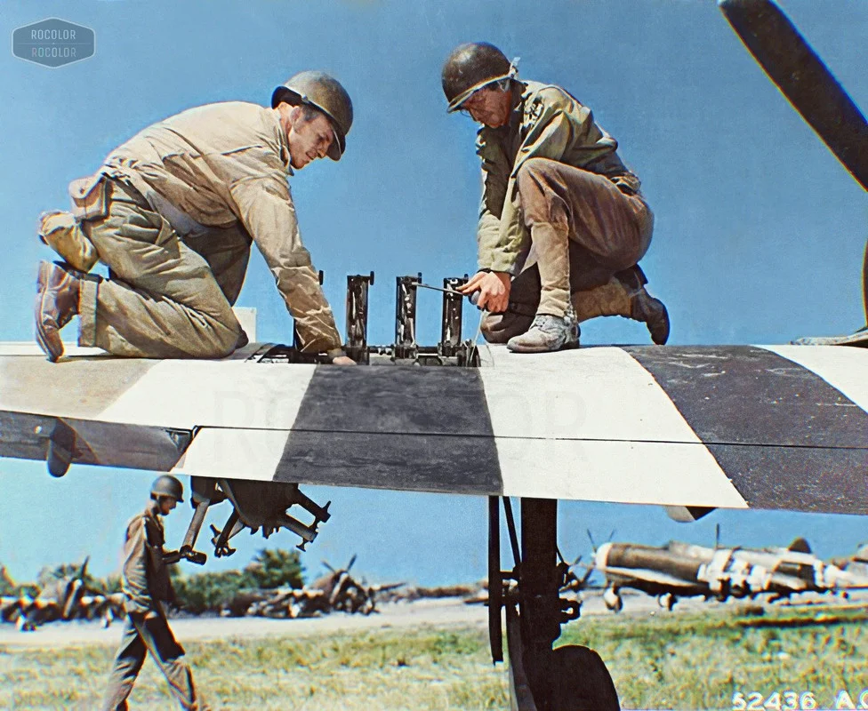 US-soldiers-of-366th-FG-P-47-Machine-Gun.webp