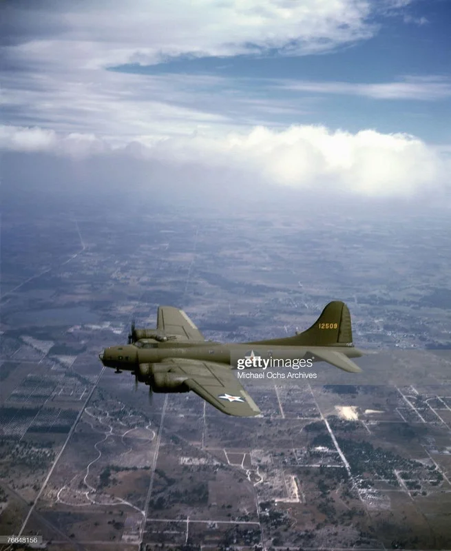 USAAF-B-17-bombers-A004.webp