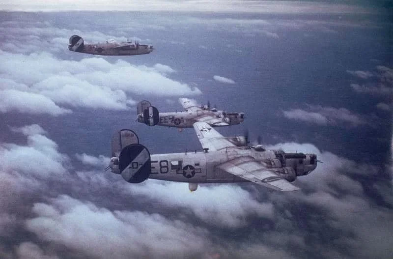 USAAF B-24 Liberator (serial number 42-51681) of the 453rd Bomb Group.webp