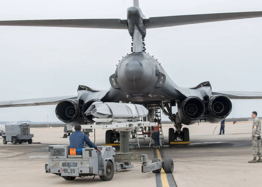 USAF-B-1-B-Lancers1.webp