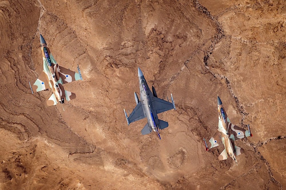 usaf-f-16-gets-wing-to-wing-israeli-escort-still-sticks-out-like-a-sore-thumb_1.jpg